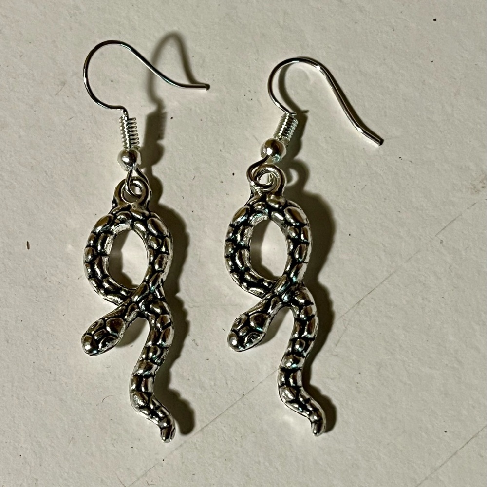 NEW Silvertone snake earrings